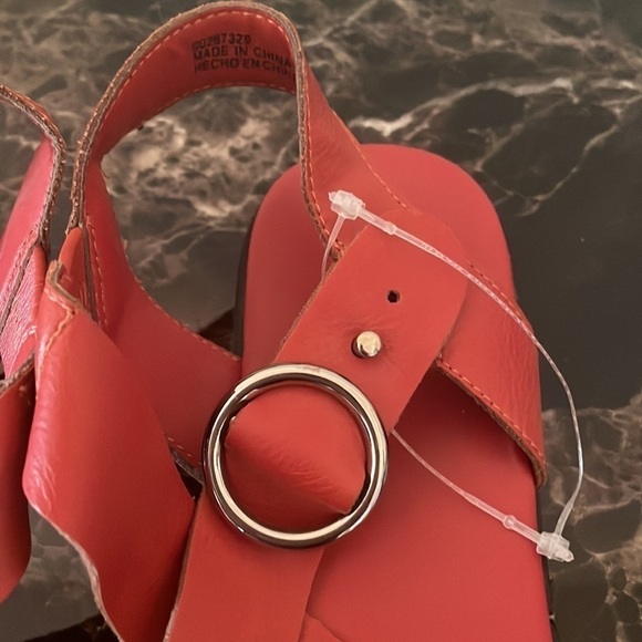 Forever 21 Red Vegan Leather Criss Cross Strappy Sandals - Picture 3 of 10